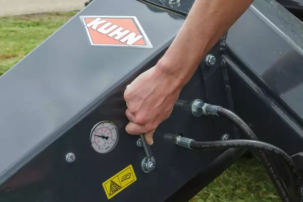 LIFT-CONTROL is a hydro-pneumatic suspension system with a nitrogen accumulator replacing the traditional spring.