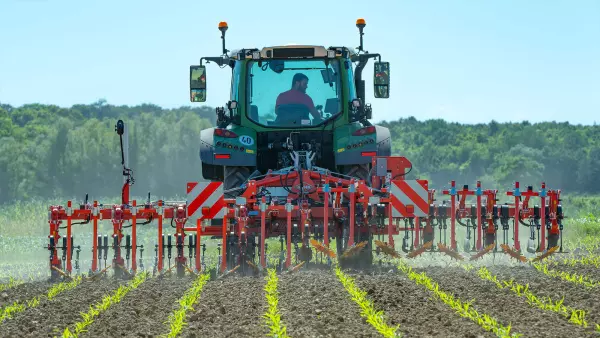 Photo of the ROWLINER row-crop cultivator with weeding units raised by Section Control