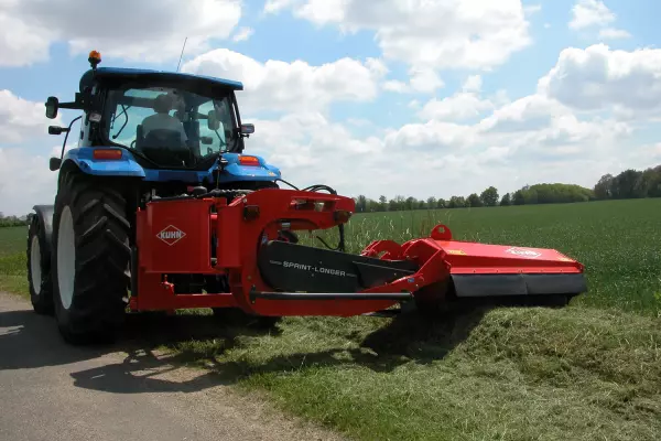 Hydraulic lifting on SPRING-LONGER 80 Series Verge Mowers for maximum versatility