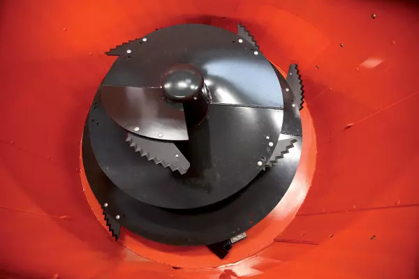 Exclusively designed mixing auger on KUHN SPV Access/Power/Intense self-propelled mixers