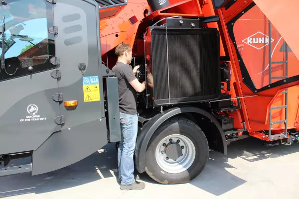 Low maintenance cost engine on KUHN SPV Access/Power/intense self-propelled mixers