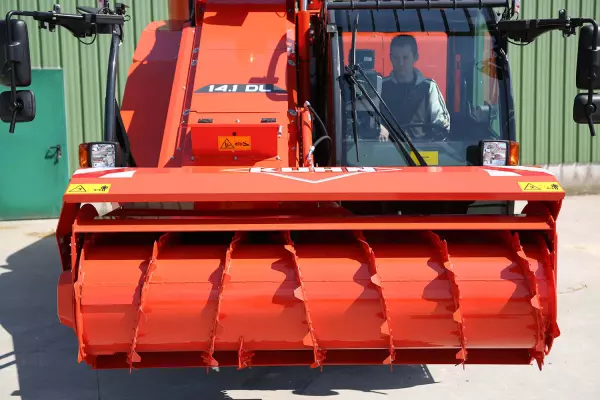 High-speed silage cutting on KUHN SPV Access/Power/Intense self-propelled mixers