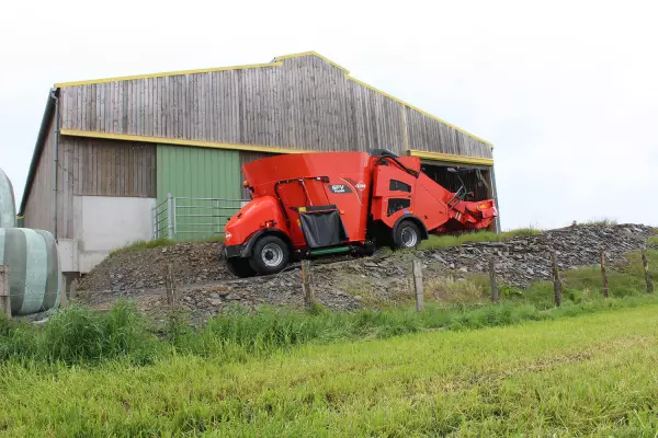 KUHN SPV Access/Power/Intense self-propelled mixers with exemplary traction
