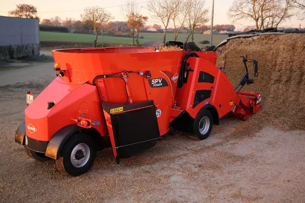 KUHN SPV Access/Power/Intense self-propelled mixers with optimal forage flow without compromising the homogeneity of the mixture