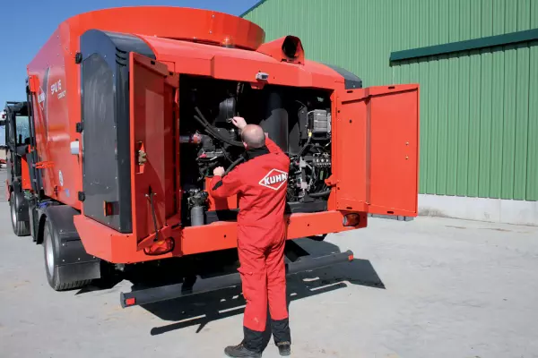 Static view of the SPW INTENSE self-propelled mixer