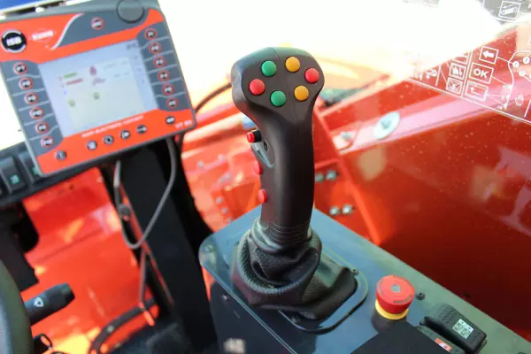 Unrivalled driving comfort and ergonomics designed for drivers of KUHN SPV Access/Power/Intense self-propelled mixers