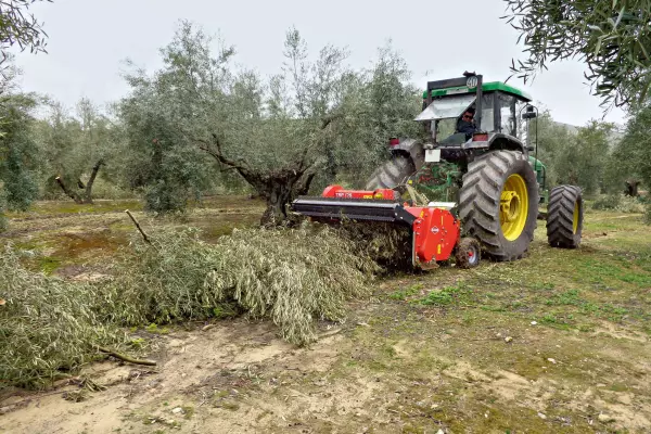 The TRP 175 PRO REV shredder enables you to handle large diameter branches