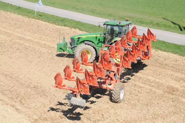 View of the headland U-turn of the VARI-CHALLENGER