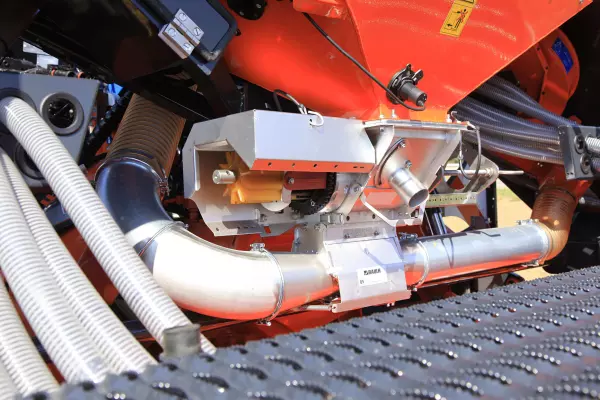 VENTA electric drive metering system on VENTA pneumatic seed drills