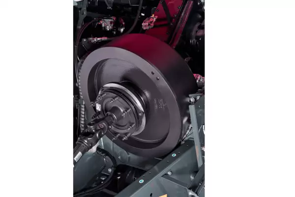 The 485 kg heavy-duty flywheel offers maximum driving comfort.