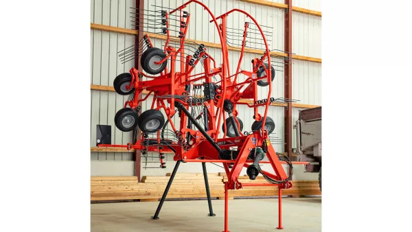 The compact dimensions of the mounted twin rotor rakes make them easier to store.