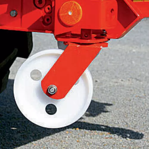 Parking wheel to facilitate the coupling and uncoupling of your AXIS fertiliser spreader