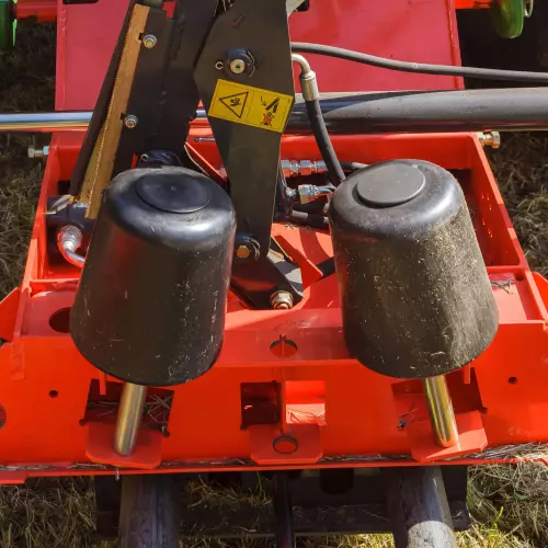 Extra bale support roller