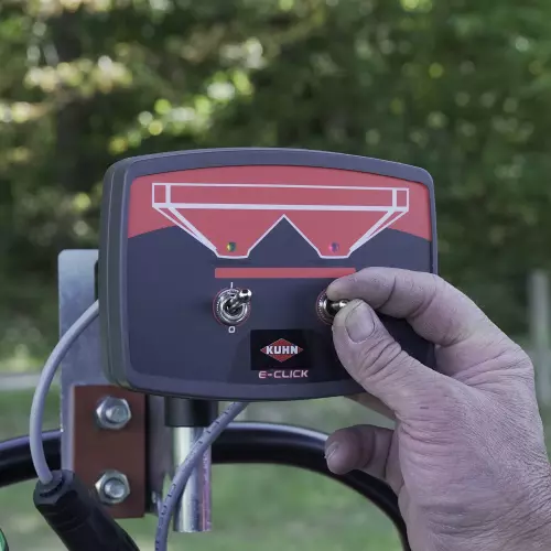 E-Click control box to open and close the outlets via electric cylinders directly from the cab for MDS version C models.