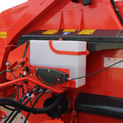 Dust control system for cleaner straw bedding CLEANSTRAW