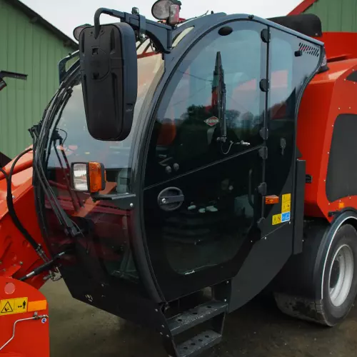 ATTRACTIVE finish with air conditioning