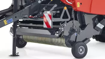 A 230 cm wide cam-track pick-up with heavy crop roller, wind guard and spring-loaded crop tines. 