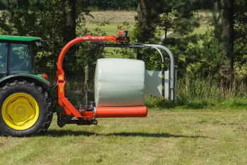 The 3-point mounted design positions the weight close to the tractor.