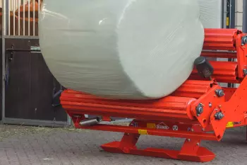 The low mounted table ensures a gentle bale ejection