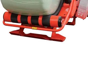 The low mounted table ensures a gentle bale discharge.