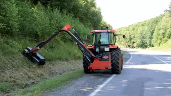 The arm kinematics of the AGRI-LONGER GII with Mechanical Safety series gives you the versatility to handle a wide variety of jobs.