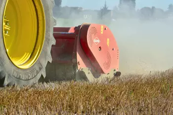 Accessible and easy maintenance for BC 1000 crop shredders