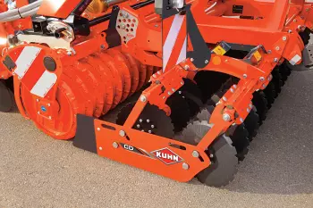 With its patented attachment system, 10 minutes is all it takes to change the CD 1000 series cultivator on the VENTA or SITERA seeding combination.
