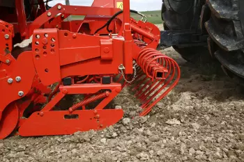 CD 300 in combination with the INTEGRA seed drill