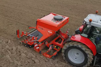 Perfect seedbed levelling and loosening with CD 1000 series disc cultivators