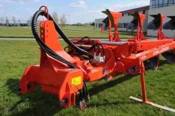 The one piece headstock of the CHALLENGER offers exceptional strength.