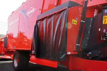 Distribution chutes on KUHN EUROMIX mixers: express delivery!