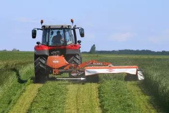 The LIFT-CONTROL suspension system of your FC 3115 and FC 3515 mower conditioner ensures a constant cutting height and protects the plant cover.