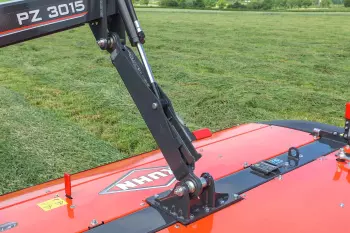 The PZ 3015 mower articulates for excellent ground contour following on uneven terrains