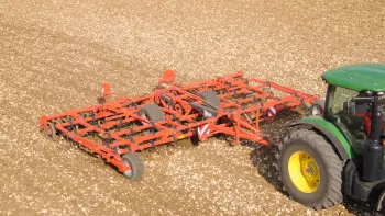 Double U roller in action on stony ground