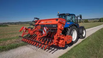 Seed drill fitted to the power harrow's roller