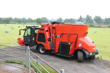Innovative design with a small turning radius on KUHN SPV Access/ Power/Intense self-propelled mixers