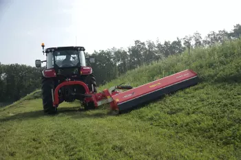 Easier maintenance of slopes with the angled position of the TBES 262 shredder