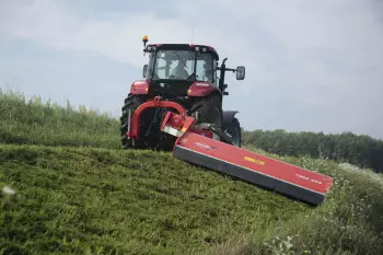 A roller closest to the rotor for fast residue decomposition