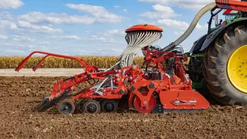 Seeding combination at work, composed of the HR 4530 RCS power harrow and the BTFR 4530 seeding bar 