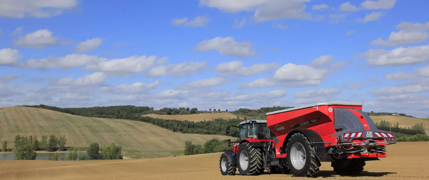 AXENT fertiliser spreader at work in the field
