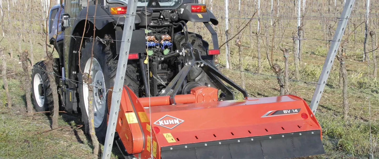 Vineyard shredder BV 14 at work