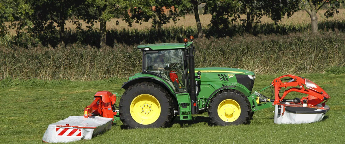 The GMD 3125 F mower at work with a GMD 4411