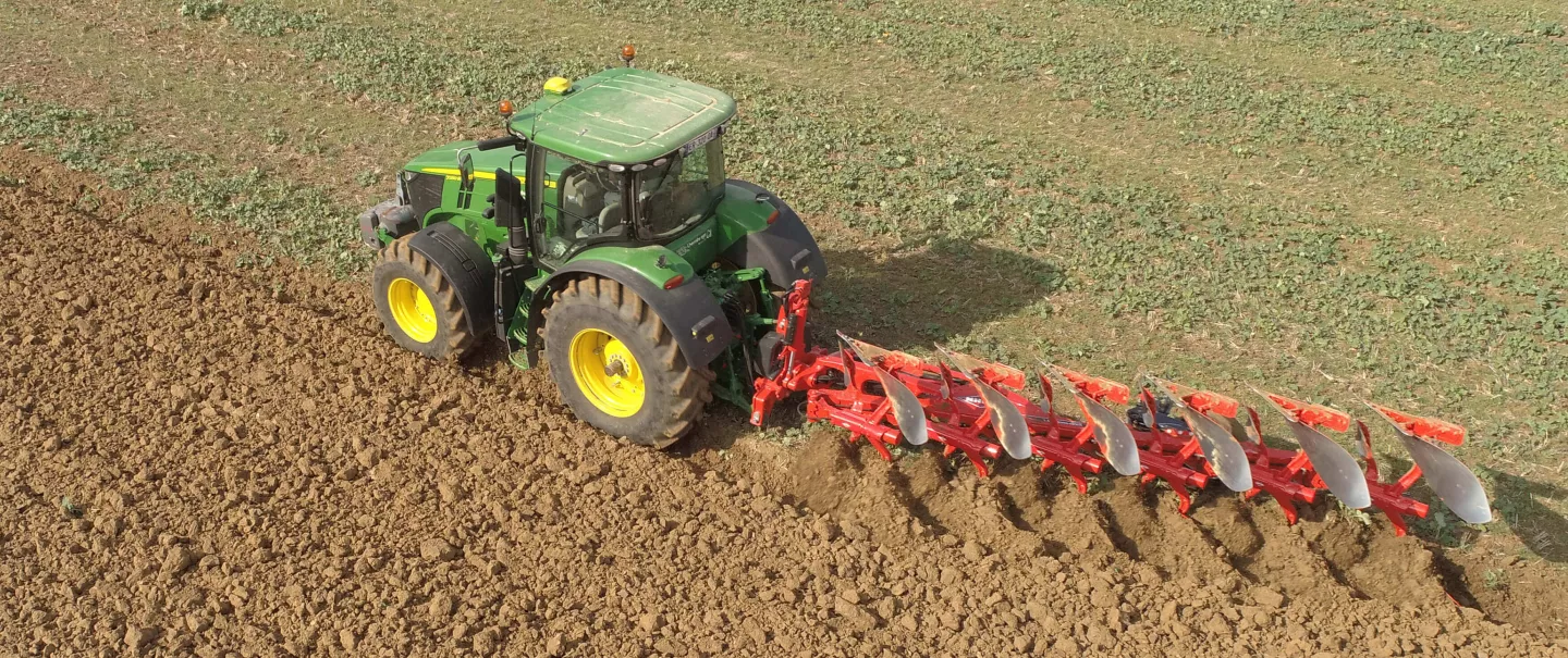 The welded design ensures enhanced reliability of the MASTER L plough