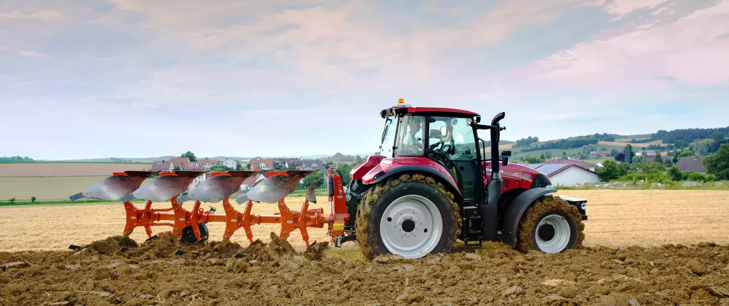 With their low traction requirements, the MASTER 113 ploughs are suitable for standard tractors on the market.