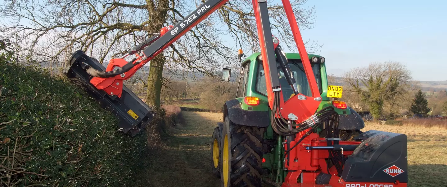 KUHN PRO-LONGER GII 5783 PAL and SPAL Hedge and Grass Cutters: performance through traditional kinematics