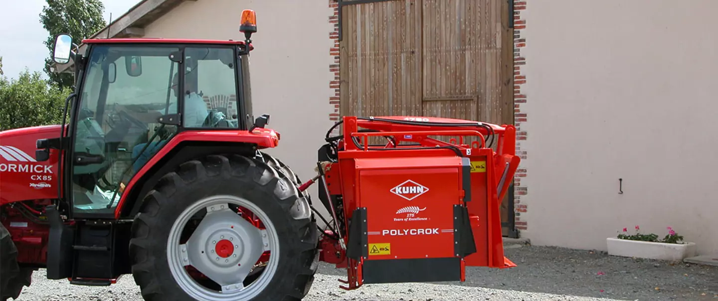 POLYCROK silage cutter & feeder at work