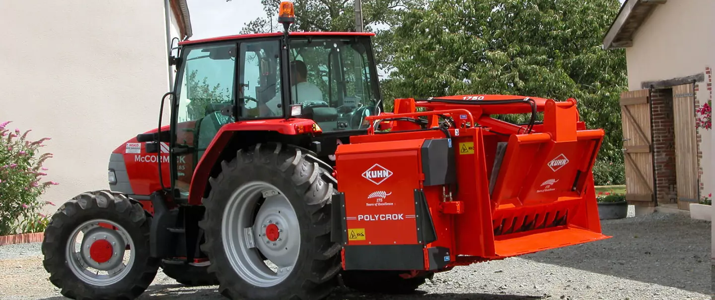 POLYCROK silage cutter & feeder at work