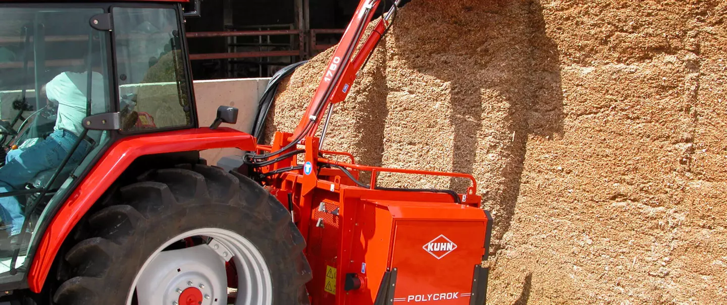 POLYCROK silage cutter & feeder at work