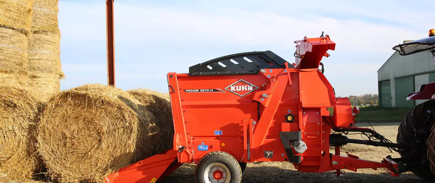 The KUHN PRIMOR 3570 M in straw bedding mode