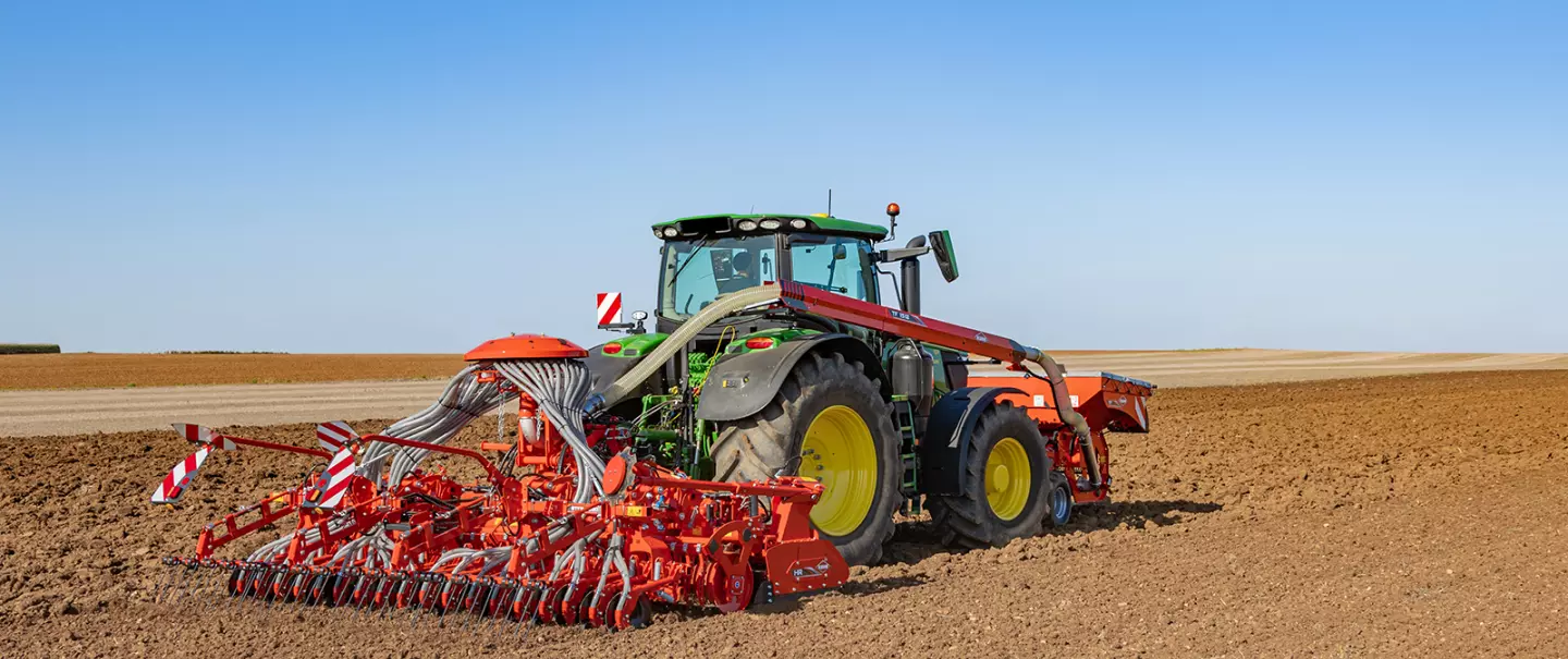 BTFR 6030 foldable seeding bar, HR 6040 RCS power harrow and TF 1512 front hopper at work
